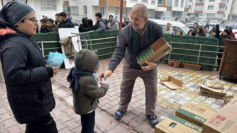 "şivlilik" Diye Gelen Çocuklara Tantuni İkram Ettiler