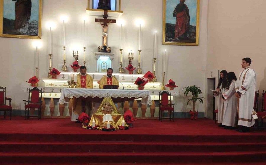 Mersin’de Rum Ortodoks Kilisesi’nde Noel Ayini Düzenlendi