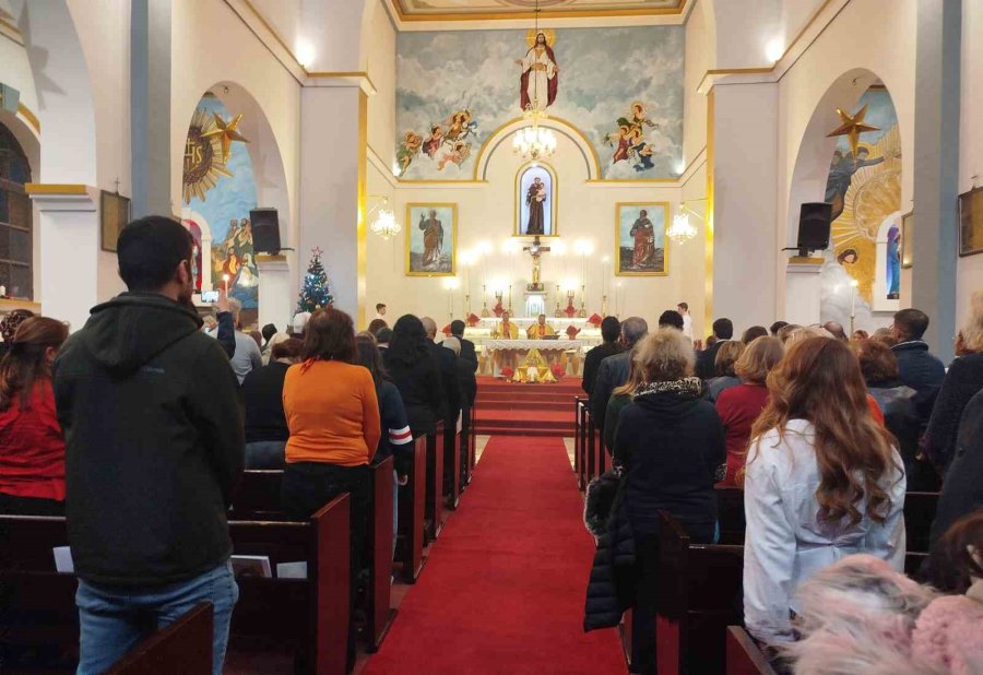 Mersin’de Rum Ortodoks Kilisesi’nde Noel Ayini Düzenlendi