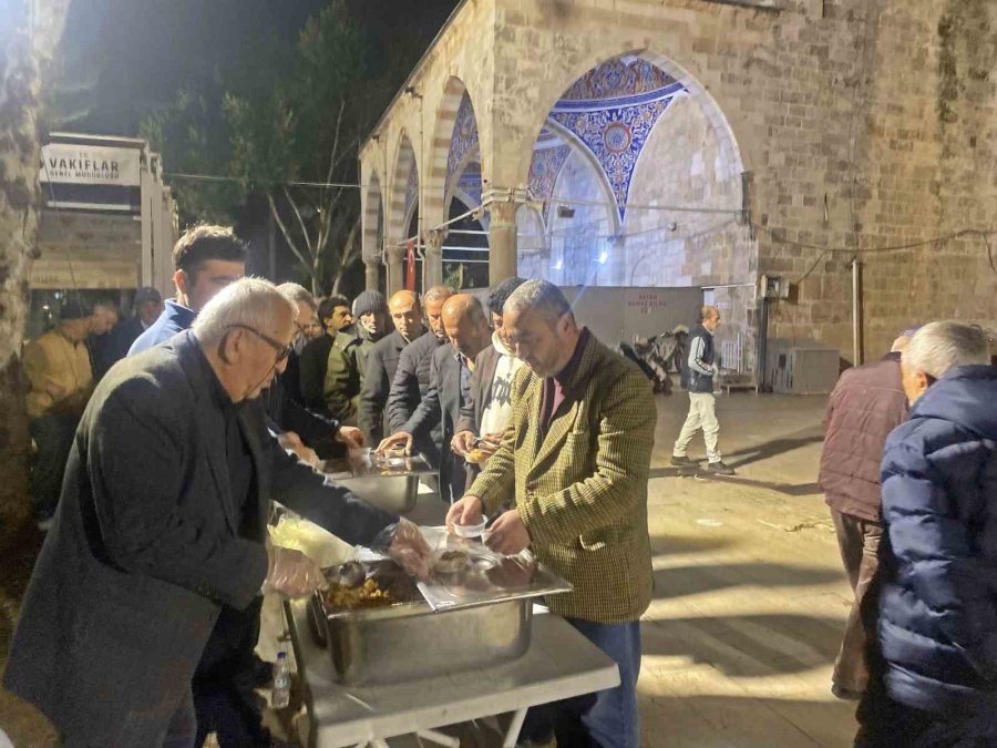 Regaip Kandili’nde Antalya’da Camiler Doldu Taştı