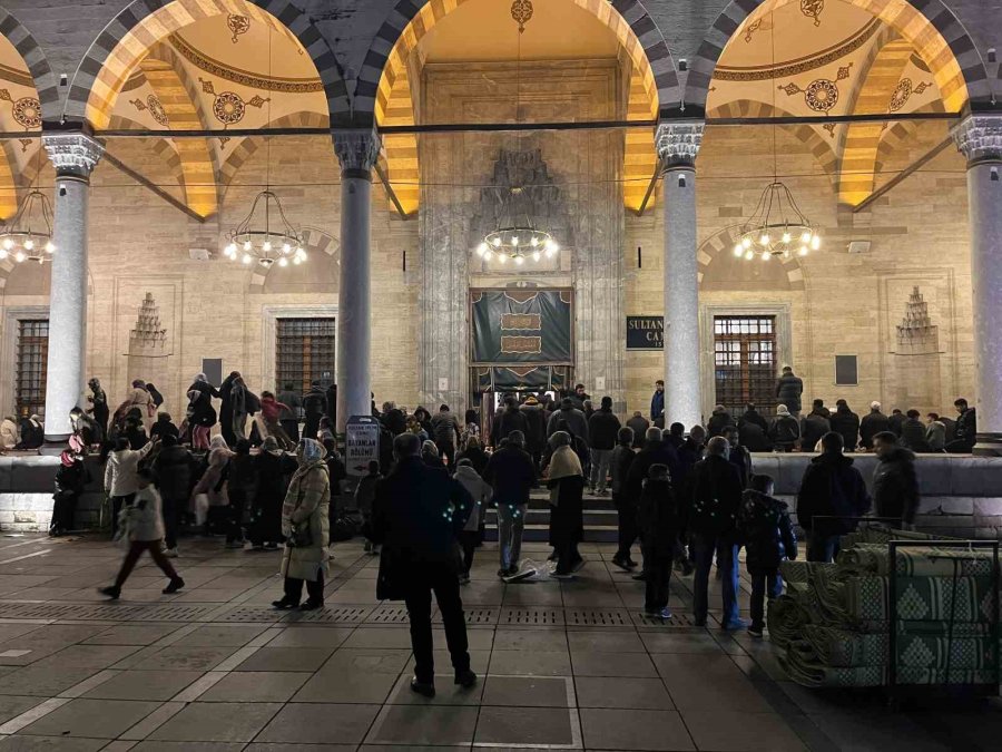 Konya’da Regaib Kandili’nde Eller Semaya Açıldı