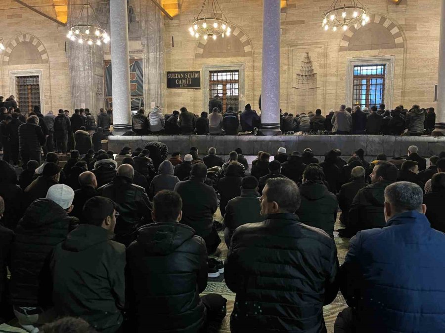 Konya’da Regaib Kandili’nde Eller Semaya Açıldı