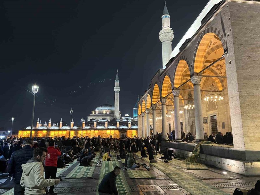 Konya’da Regaib Kandili’nde Eller Semaya Açıldı