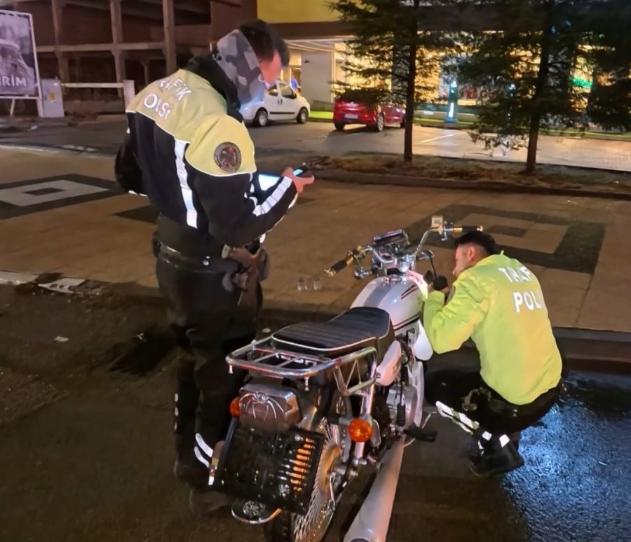 Polisten Kaçan Motosiklet Sürücüsüne 82 Bin Lira Ceza