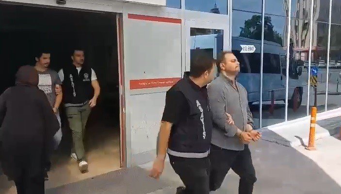 Kundaklama Şüphesiyle Tutuklanan Avukat Ve Arkadaşına 1 Yıl 8 Ay Hapis