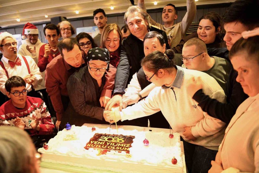 Yeni Yıla Engelsiz Kafe’de ’merhaba’ Dediler
