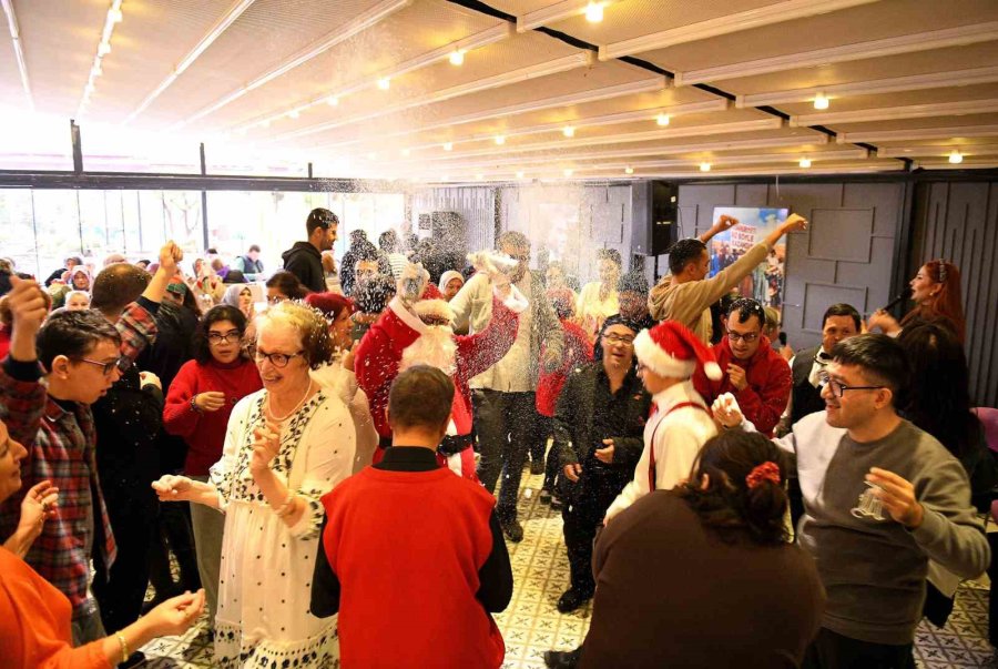 Yeni Yıla Engelsiz Kafe’de ’merhaba’ Dediler