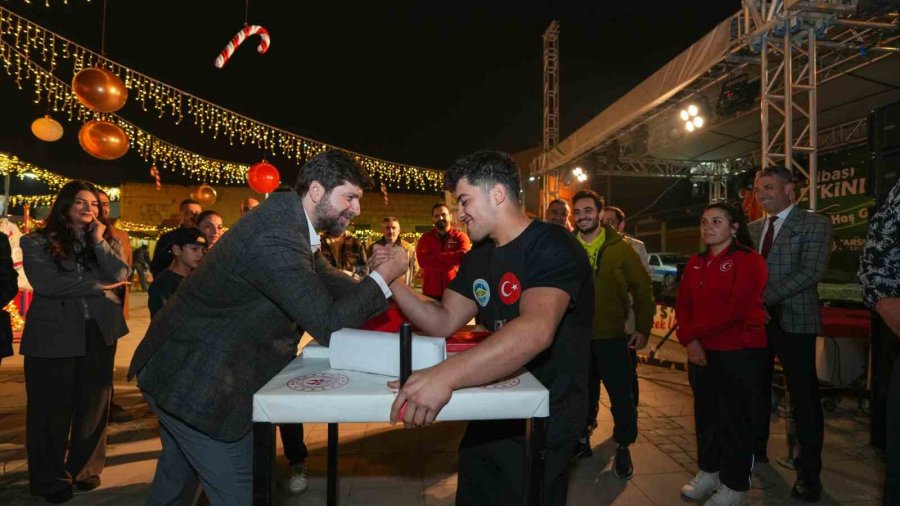 Tarsus’ta Yılbaşı Pazarları Kapılarını Açtı