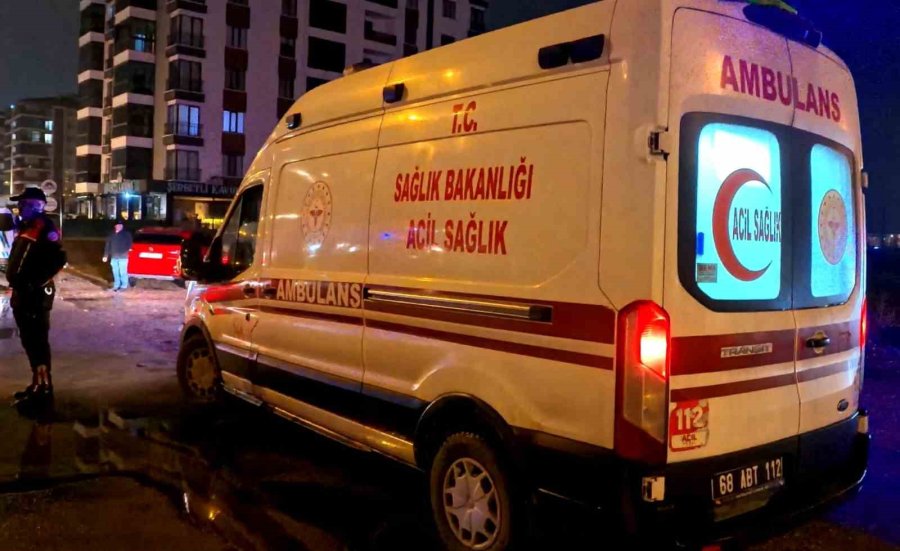 Aksaray’da Tır İle Servis Aracı Çarpıştı: 2 Yaralı