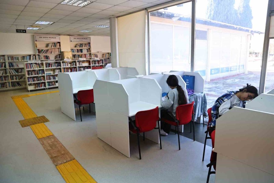 Büyükşehir Ödünç Kitap Sistemiyle Okuma Kültürünü Geliştiriyor