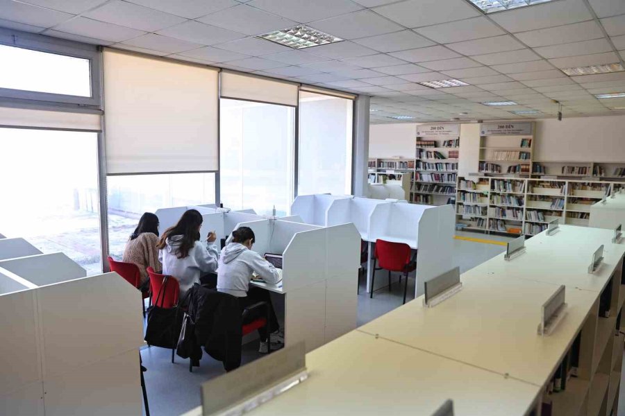 Büyükşehir Ödünç Kitap Sistemiyle Okuma Kültürünü Geliştiriyor