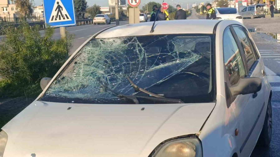 Otomobille Çarpışan Motosikletli Metrelerce Havaya Savruldu