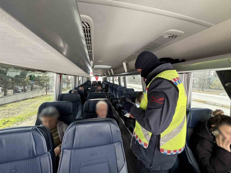 Jandarma Yılbaşı Öncesi Trafik Denetimlerini Artırdı