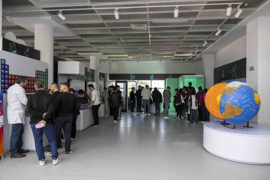 Tarsus Üniversitesi Öğrencileri Mercan Bilim Merkezi’nde Bilimle Buluştu
