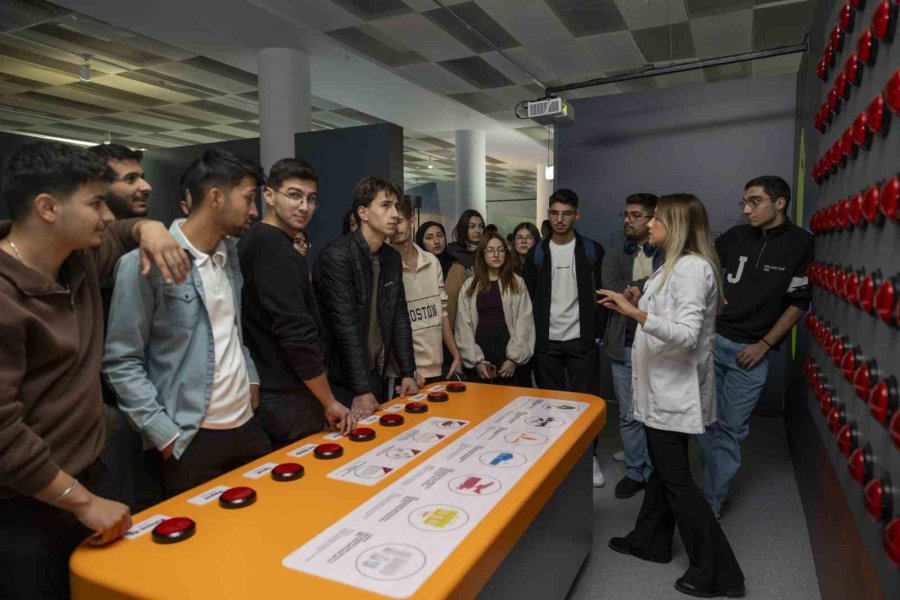 Tarsus Üniversitesi Öğrencileri Mercan Bilim Merkezi’nde Bilimle Buluştu