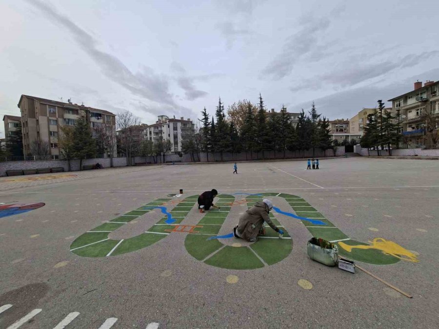 Nöhü Gönüllü Öğrencilerinden Selçuk İlkokulu’na Renkli Dokunuş