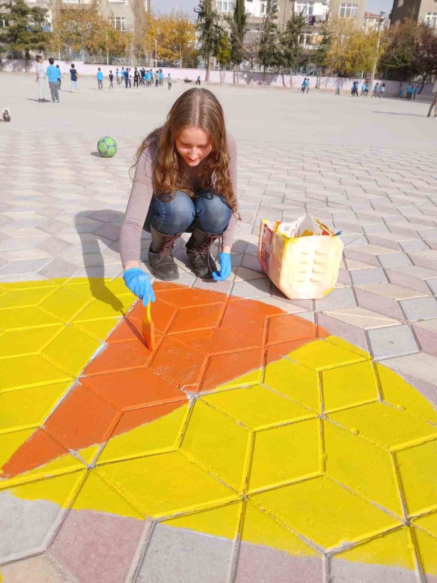 Nöhü Gönüllü Öğrencilerinden Selçuk İlkokulu’na Renkli Dokunuş