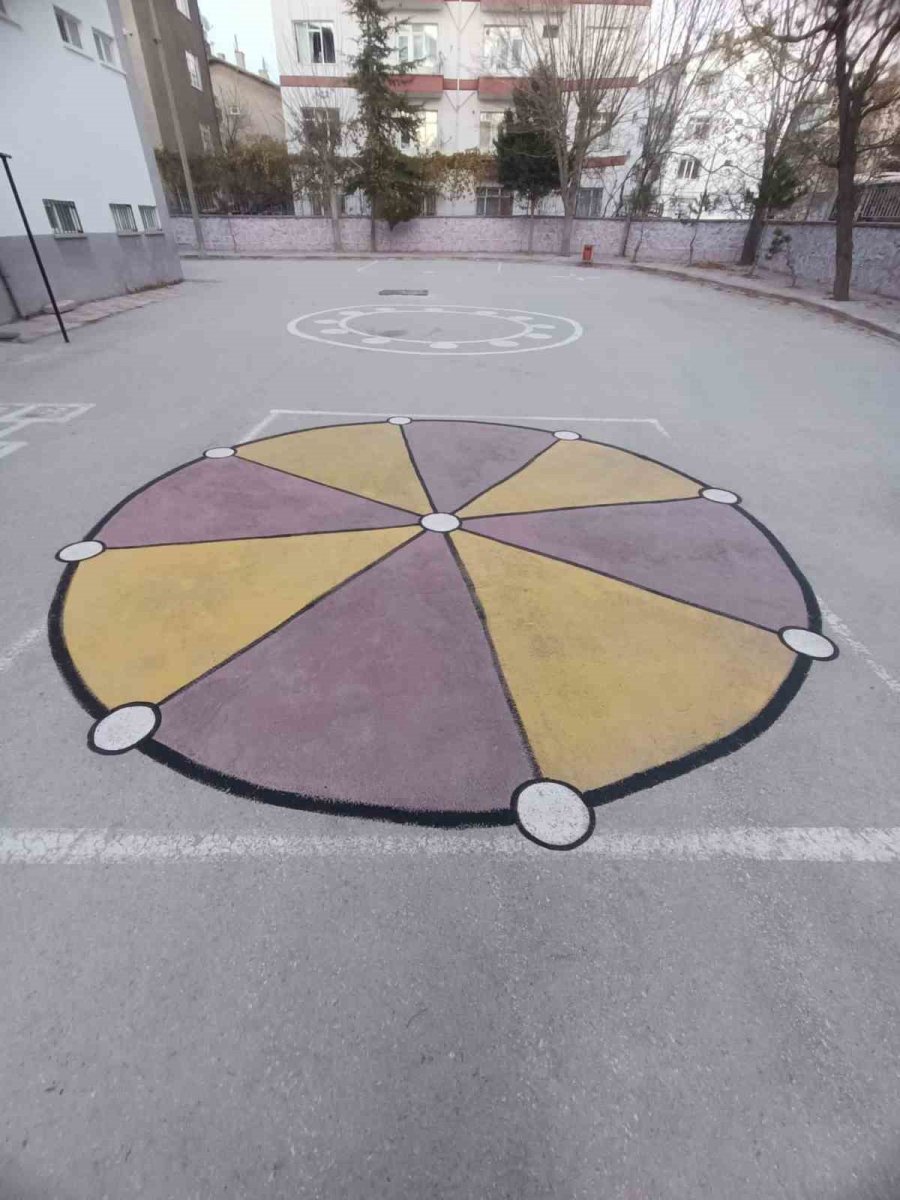 Nöhü Gönüllü Öğrencilerinden Selçuk İlkokulu’na Renkli Dokunuş