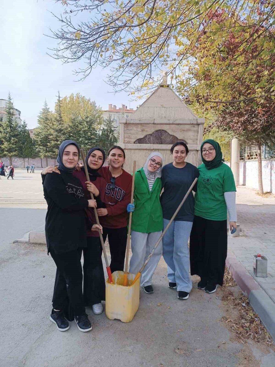 Nöhü Gönüllü Öğrencilerinden Selçuk İlkokulu’na Renkli Dokunuş