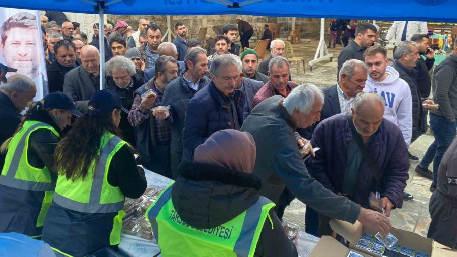 Tarsus’ta Şehitler İçin Helva İkramı