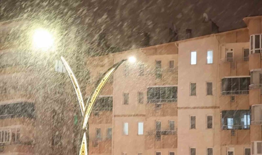 Aksaray’da Beklenen Kar Yağışı Başladı