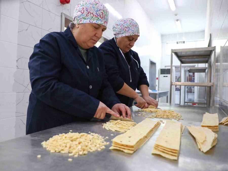 Kadın Emeği Üretimi Gelire Dönüşüyor