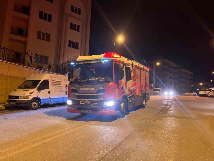 Alanya’da Kamyonet Şarampole Yuvarlandı: 1 Yaralı