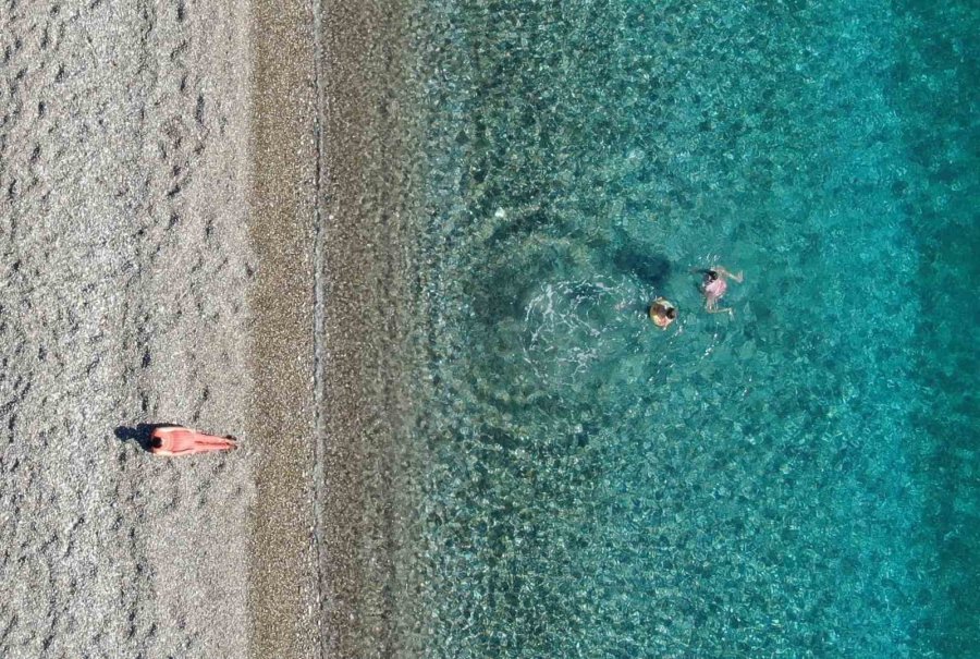 Türkiye Karla Mücadele Ederken Antalya’da Deniz Sefası