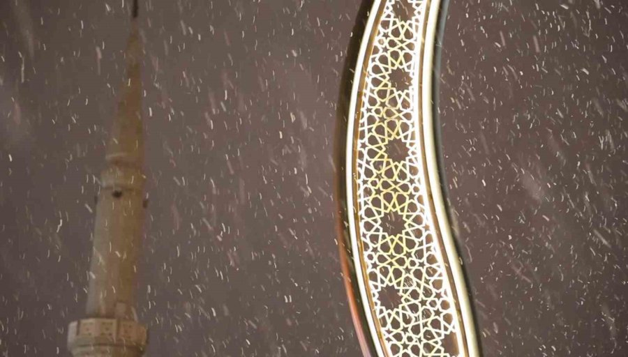 Aksaray’da Beklenen Kar Yağışı Başladı