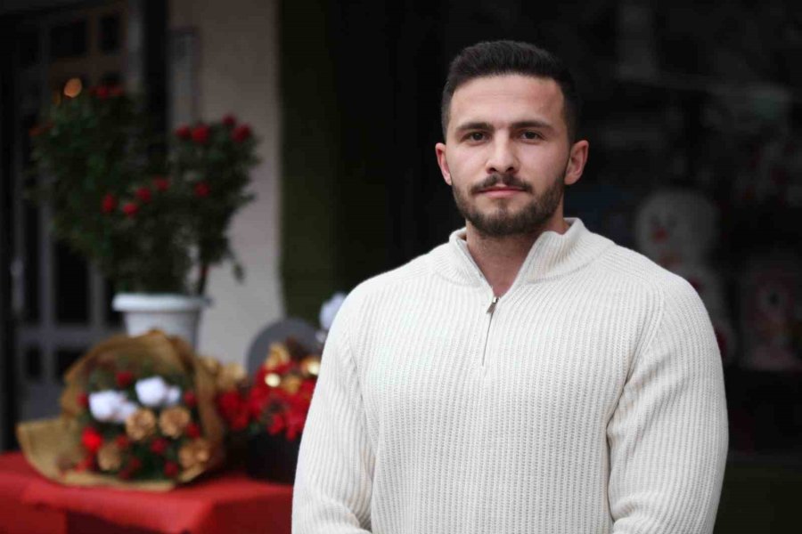 Konya’da Kokina Çiçeği Yılbaşı Öncesi İlgi Görüyor