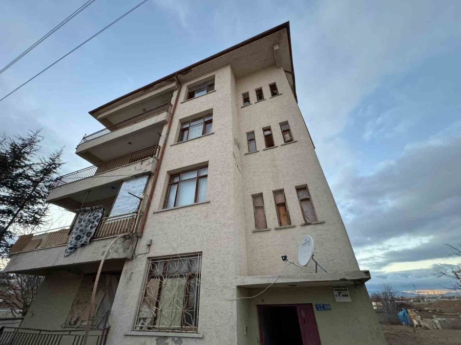 Silahla Ateş Edip Yangın Çıkardı