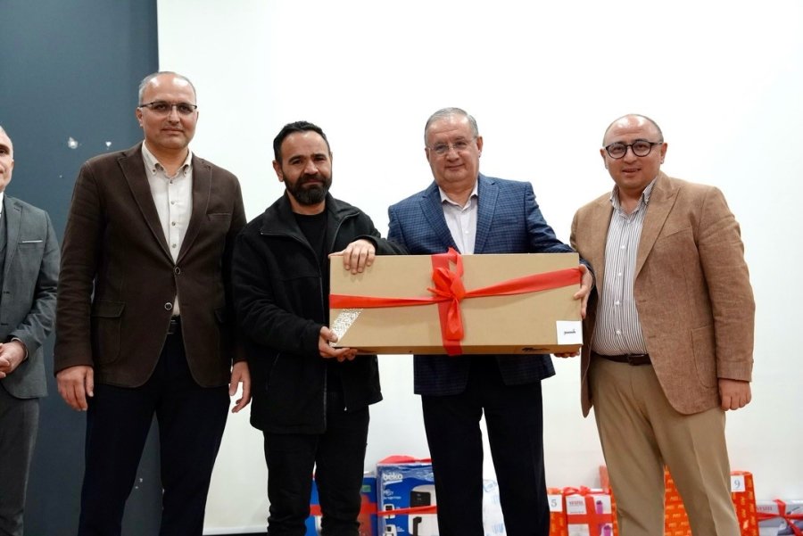 Öğrenciler Dışarıda, Veliler Sınavda