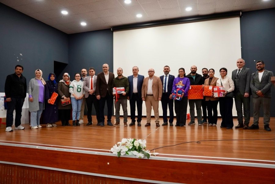 Öğrenciler Dışarıda, Veliler Sınavda