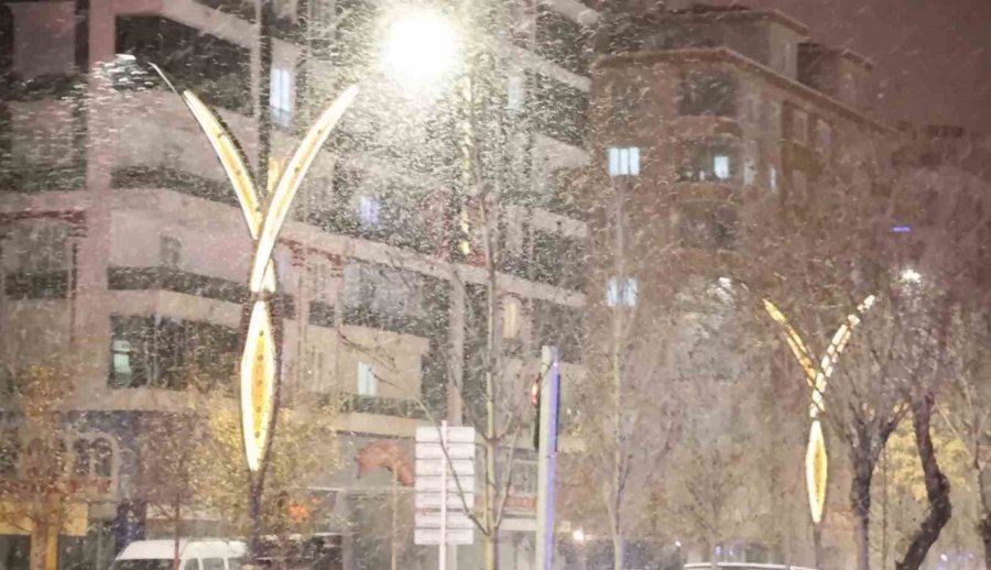 Aksaray’da Beklenen Kar Yağışı Başladı