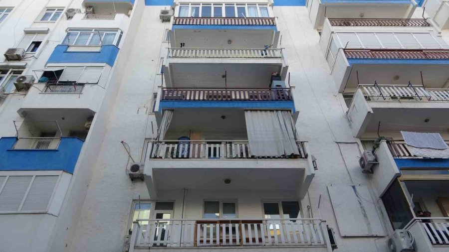 Antalya’da Evinde Ölü Bulunan Yaşlı Kadının Kızı Ve Erkek Arkadaşı Tutuklandı