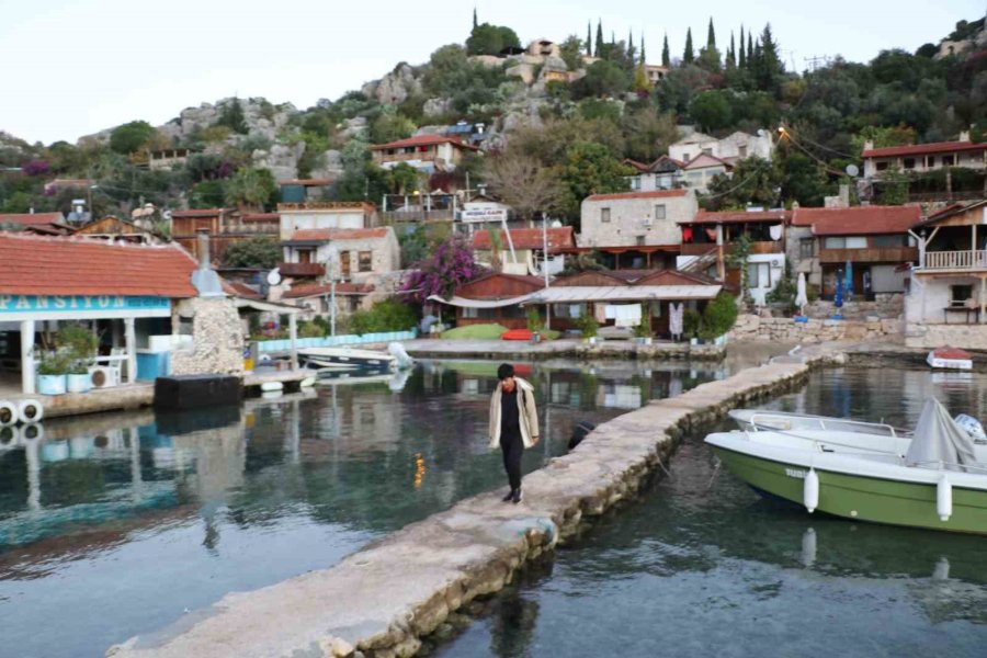 Antalya’dan Eğitime Yelken Açan Tekne, Bir Çocuğun Hayallerini Taşıyor