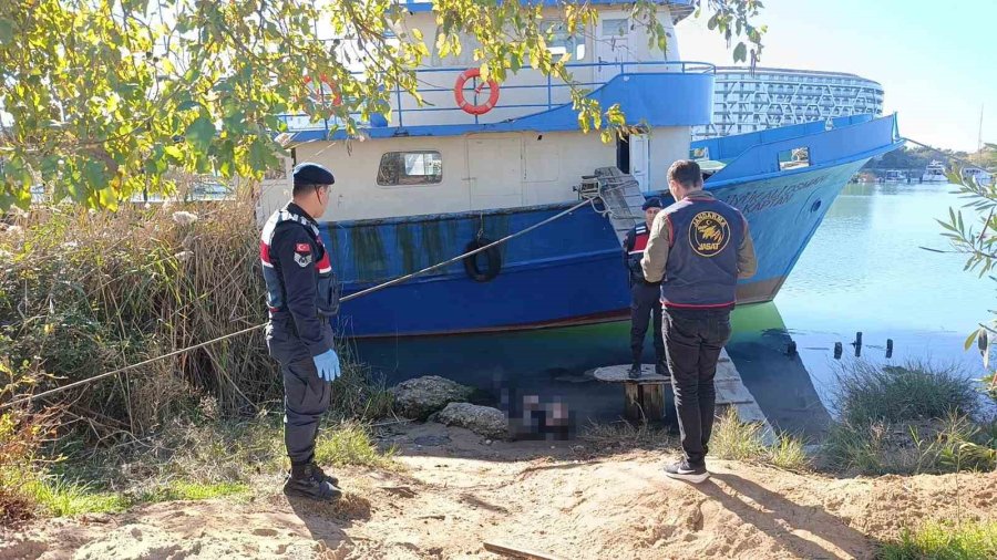 Balık Avlamaya Gelen Vatandaşlar Manavgat Irmağında Erkek Cesedi Buldu