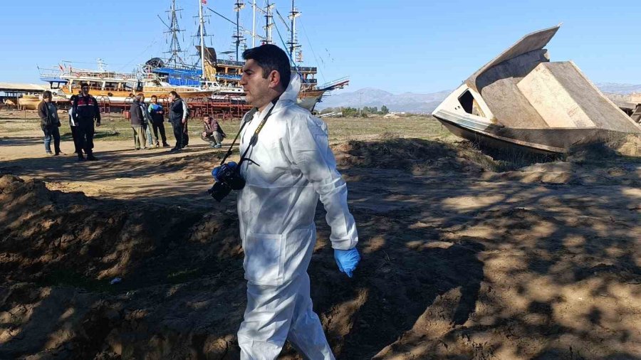 Balık Avlamaya Gelen Vatandaşlar Manavgat Irmağında Erkek Cesedi Buldu