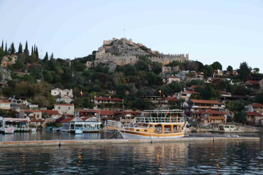 Antalya’dan Eğitime Yelken Açan Tekne, Bir Çocuğun Hayallerini Taşıyor