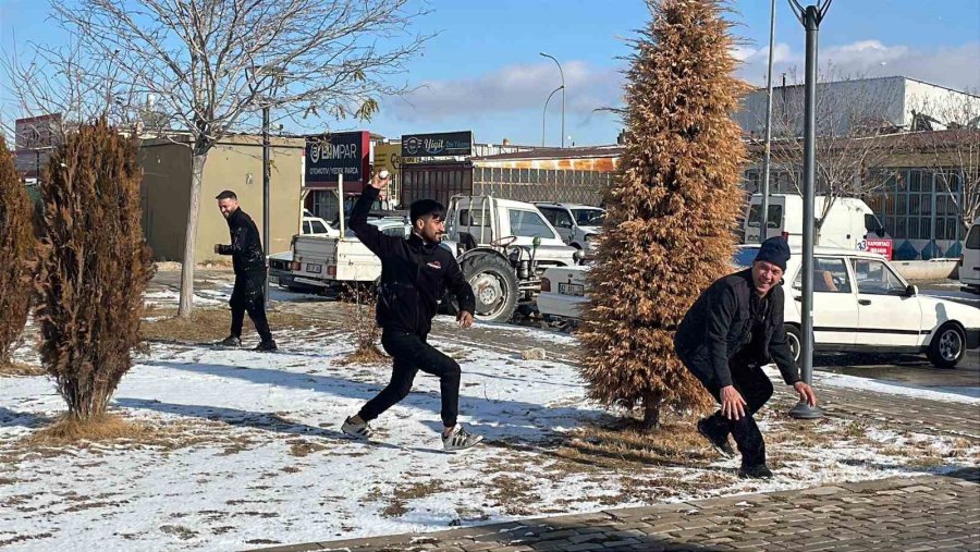 Karaman, Mevsimin İlk Karıyla Beyaza Büründü