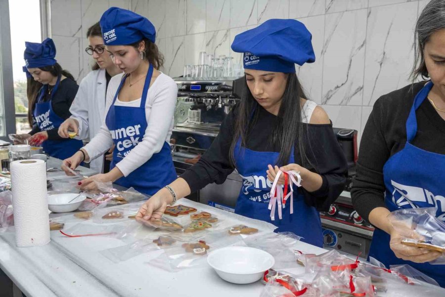 Mercek’te Yeni Yıl Coşkusu Renkli Atölyelerle Yaşandı