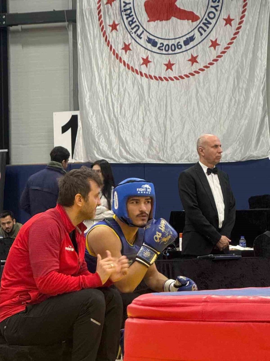 Niğdeli Sporcu Kutay Şimşek, Wushu Sanda Türkiye Şampiyonu Oldu