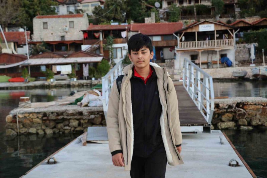 Antalya’dan Eğitime Yelken Açan Tekne, Bir Çocuğun Hayallerini Taşıyor