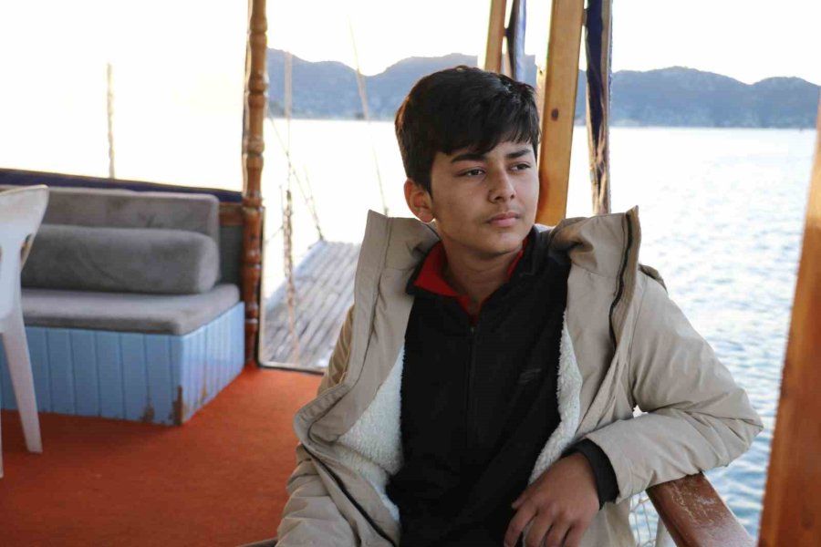 Antalya’dan Eğitime Yelken Açan Tekne, Bir Çocuğun Hayallerini Taşıyor