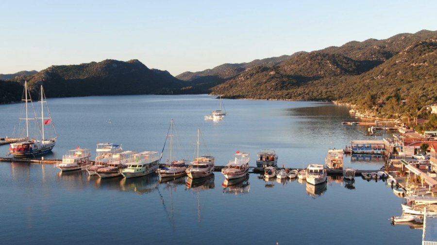 Antalya’dan Eğitime Yelken Açan Tekne, Bir Çocuğun Hayallerini Taşıyor