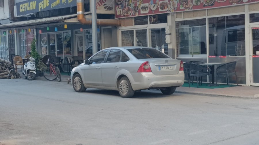 Manavgat’ta Otomobille Çarpışan Motosiklet Sürücüsü Yaralandı
