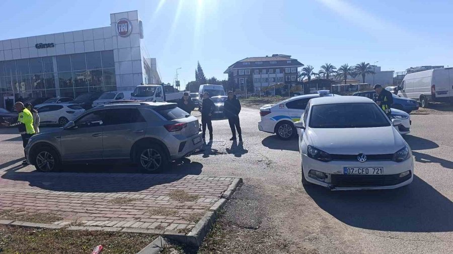 Üç Tekerlekli Motorlu Bisiklet Otomobille Çarpıştı: 1 Yaralı