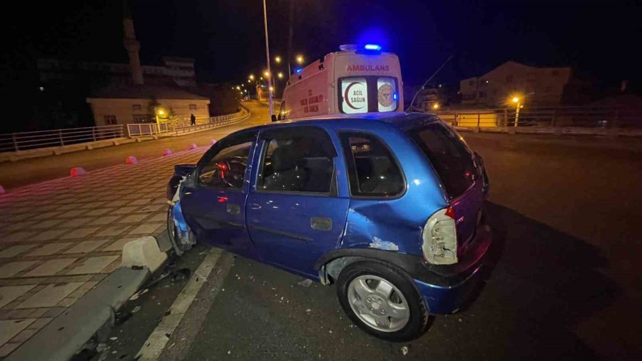 Karaman’da İki Otomobil Çarpıştı: 3 Yaralı