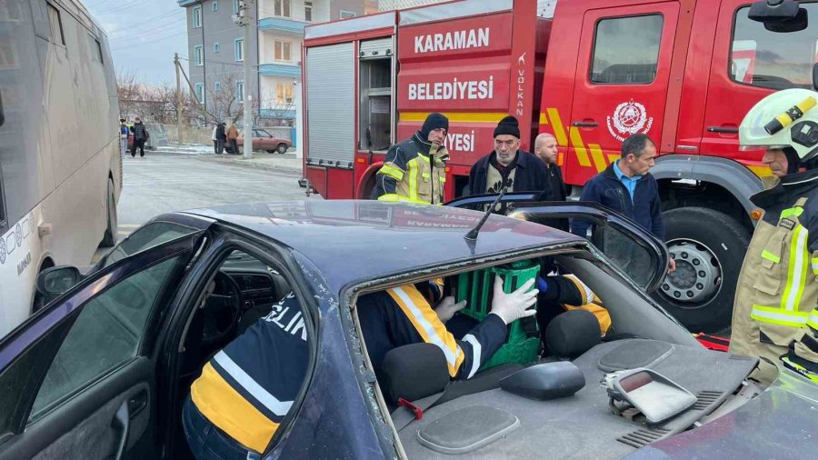 Karaman’da Kamyon Otomobile Çarptı: 2 Yaralı