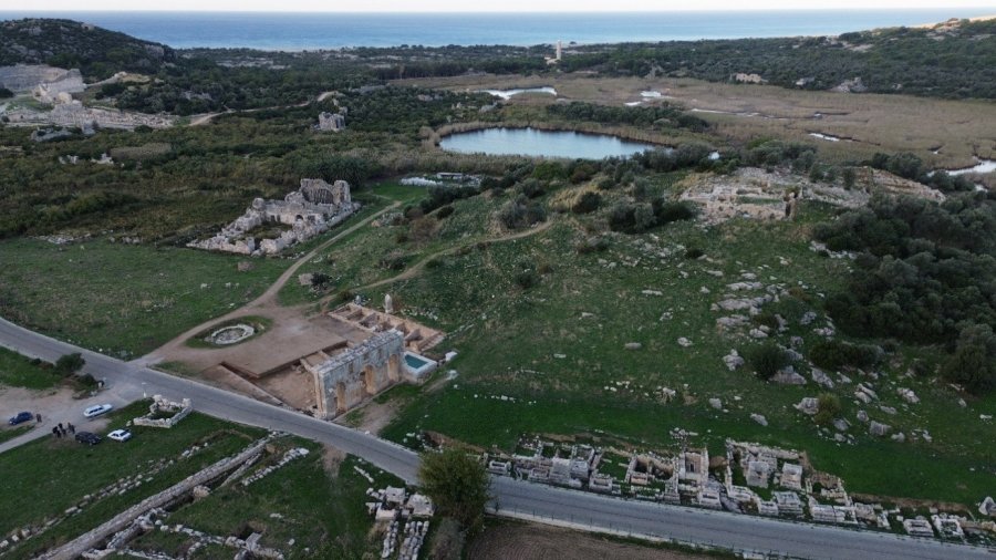 Antalya’da 2025 Kazı Sezonu: Tapınaklardan Heykellere, Mozaiklerden İnsanlık Tarihinin En Eski İzlerine Uzanan Keşifler